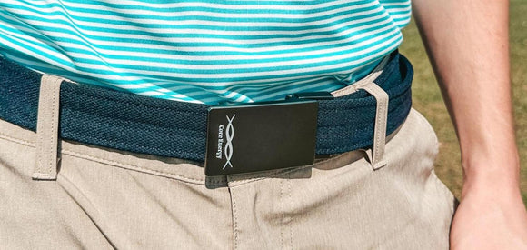 Golfer wearing navy blue Core Energy Belt.