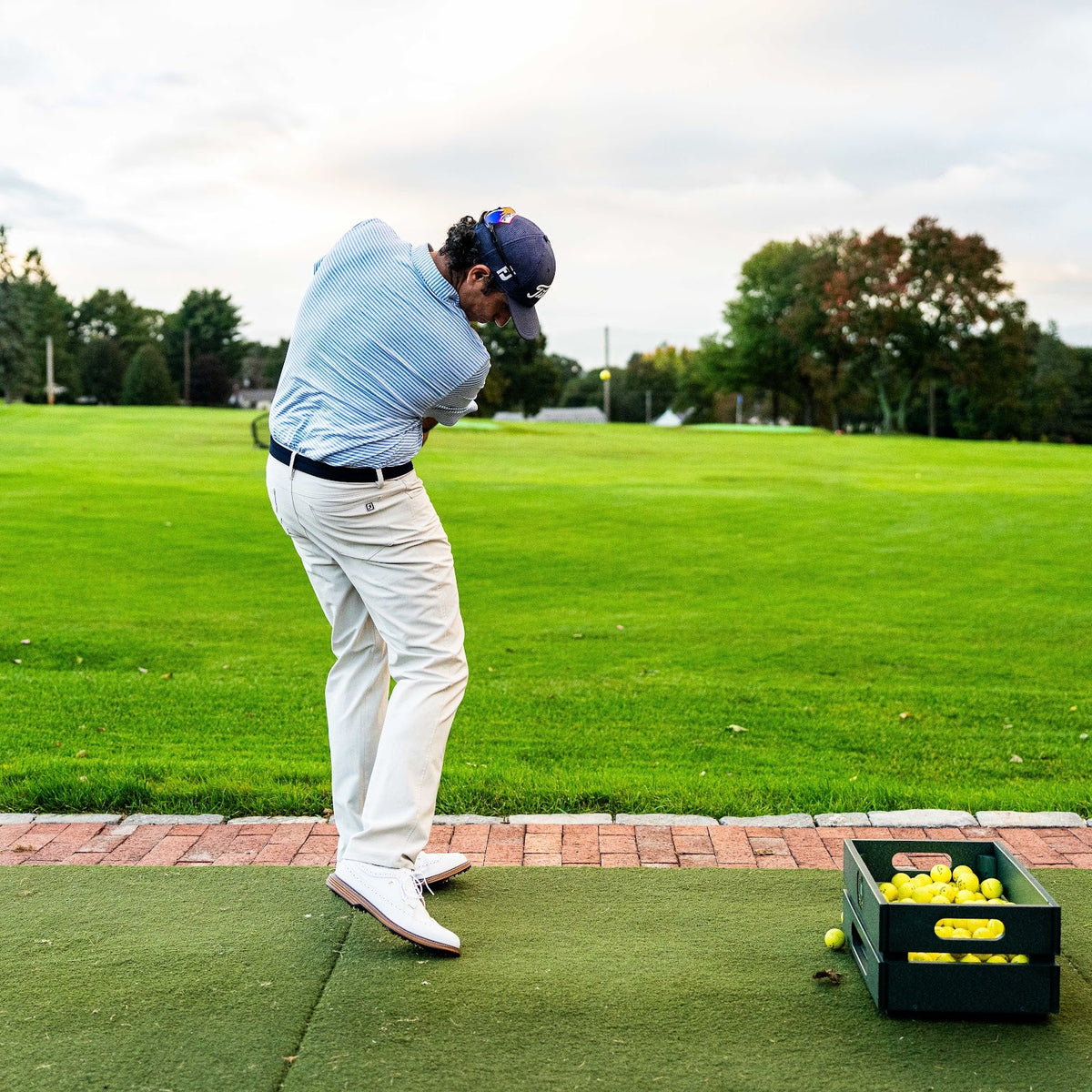 Golfer wearing the Core Energy belt